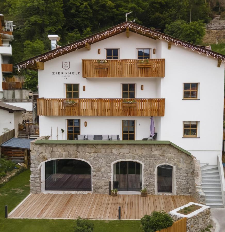 马莱斯韦诺斯塔Garni Ziernheld住宿加早餐旅馆 外观 照片